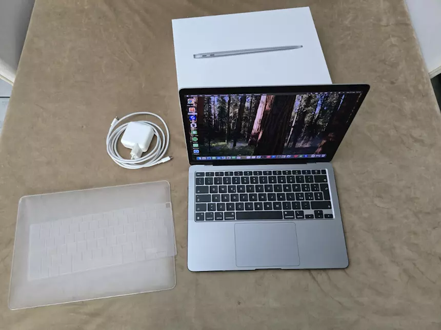 Macbook Air M1 256 Go.