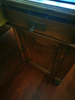 Scrivania antica in legno con piano in pelle - Foto 3