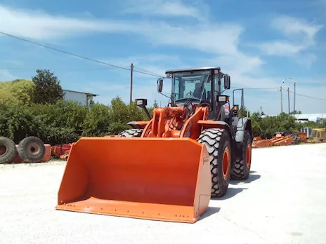 Pala gommata Hitachi ZW220-6 Anno 2019 Ore 10000, tipo Cummins - Anteprima 2