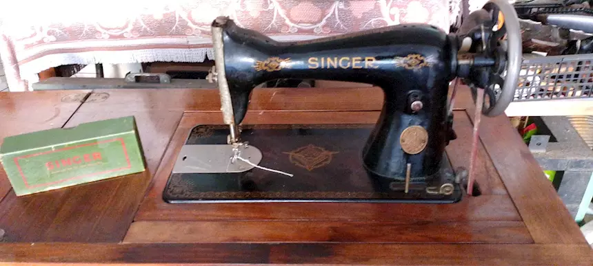 Macchina da cucire Singer anni 50, in legno - Foto 3