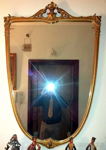 Specchiera con cornice in oro zecchino