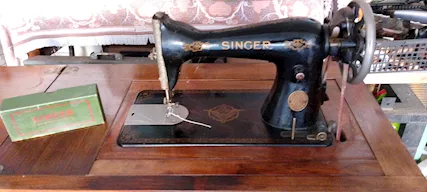 Macchina da cucire Singer anni 50, in legno - Foto 3