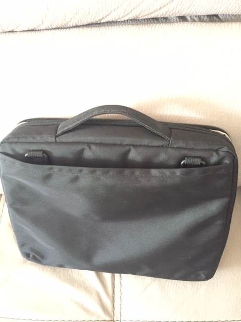 Valigetta Borsa Porta tablet, e pc portatile piccolo, come nuova