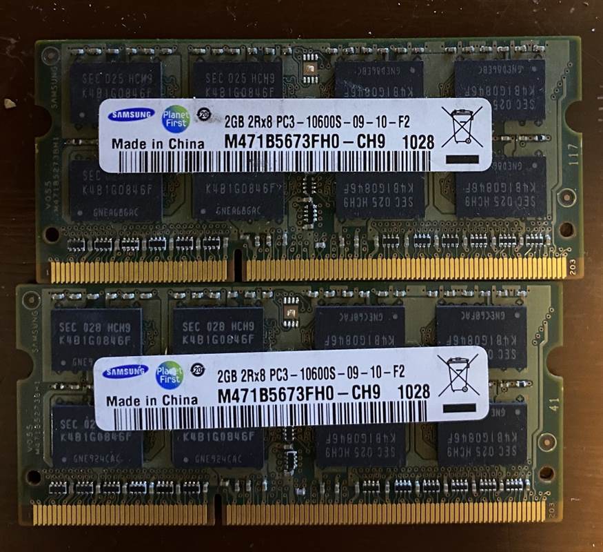 Samsung 2 Moduli RAM Memory 4+2 gb - M471B5173QH0-YK0