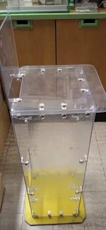 Contenitore e/o bussolotto, in plexiglass