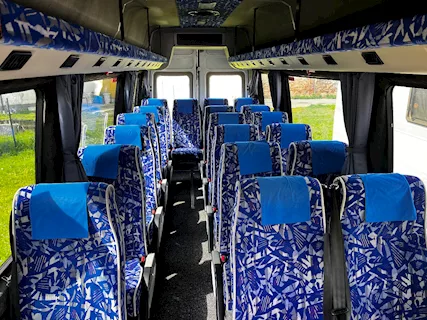 Iveco Daily 19 posti + 1 con pedana disabili, con sponda - Foto 4