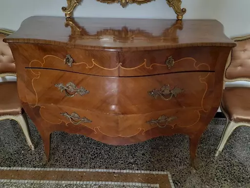 Comò in stile barocco