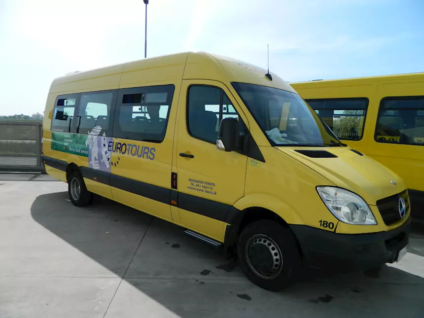 Foto 2Scuolabus Euro 6 da 19 a 36 pax Iveco, cambio automatico