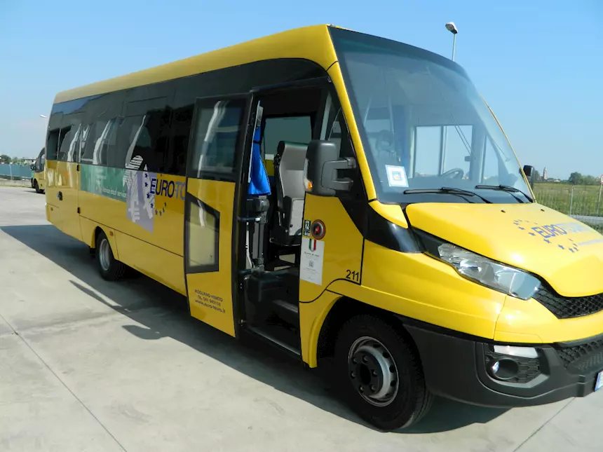 Foto 2Scuolabus Euro 6 da 40 a 54 pax Iveco, cambio automatico