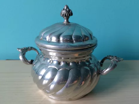 Bellissima zuccheriera vintage in peltro con coperchio