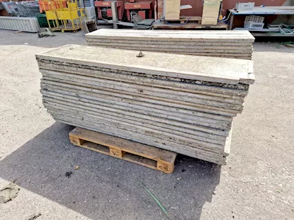 Recinzione perimetrale in cemento prefabbricata usata
