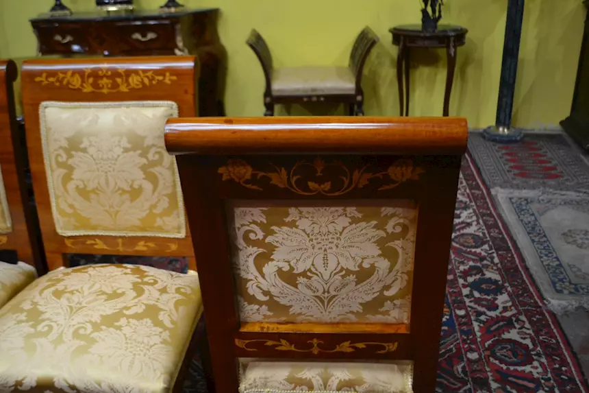 Sei sedie-poltrone stile olandese in tessuto damascato, color oro - Foto 6