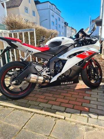 Yamaha R6
