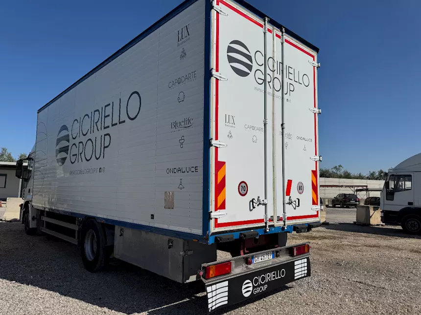 Foto 3Iveco Stralis 190s27 motrice con furgone 8.30, cambio manuale