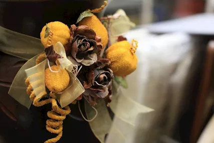 Vaso Classico ad Anfora con Fiori Finti - 24323, color noce - Foto 2