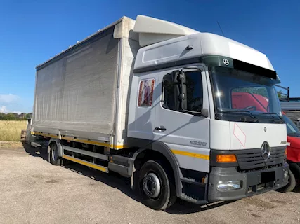 MERCEDES ATEGO 1223 CABINA LETTO Centinato Anno 2001 Km 194039 - Foto 2