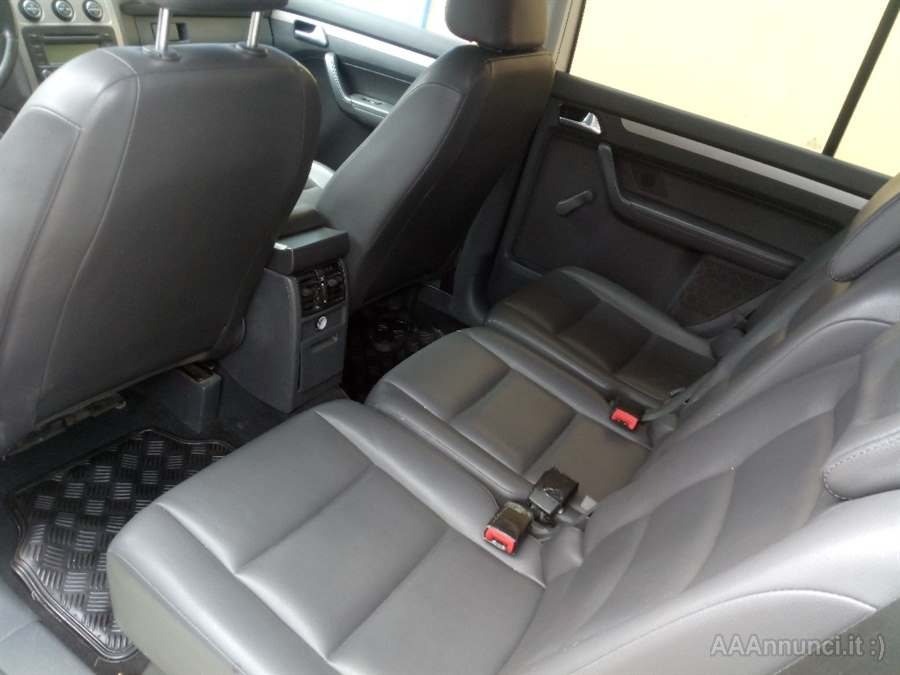 Volkswagen Touran 77Kw Anno 2009 Km 270000 Monovolume, cambio automatico - Foto 5