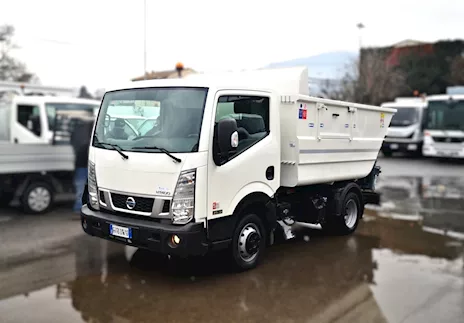 Autocarro per raccolta rifiuti patente B
