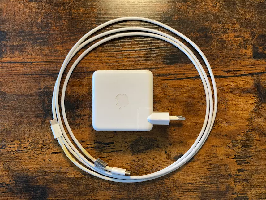 Foto 4MacBook Pro 13,3 2019, 2xThunderbolt 3, Touch Bar Apple