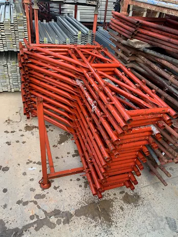 Ponteggio Pilosio accessori usati