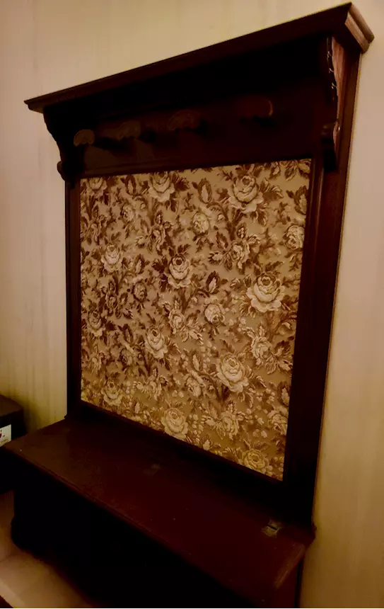 Cappottiera, parete attrezzata, divani - Foto 3