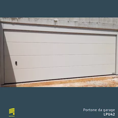 Portone sezionale Hörmann LPU42 3 m x 2 m