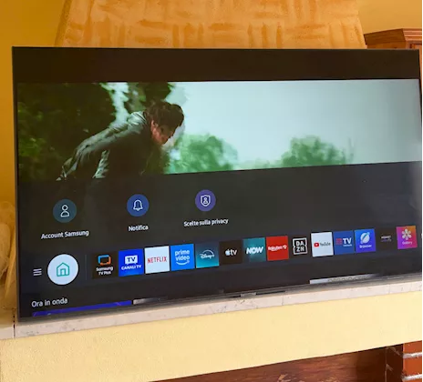 Samsung Smart TV 55 4K UHD, modello UE55AU7170U - Anteprima 2