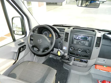 Auto N.C.C. 9 posti trasporto disabili Mercedes Euro 6, cambio automatico - Anteprima 4