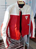 Giubbotto moto pelle rossa Dainese