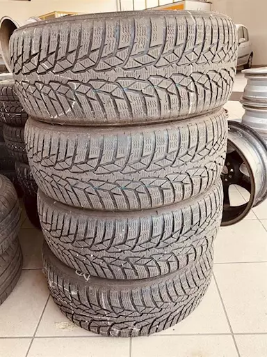 Pneumatici Invernali Nokian WR D4 185 60 R15 + cerchi