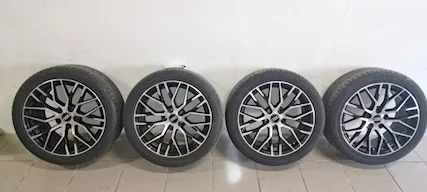 Cerchi originali Audi 18 pollici con gomme estive