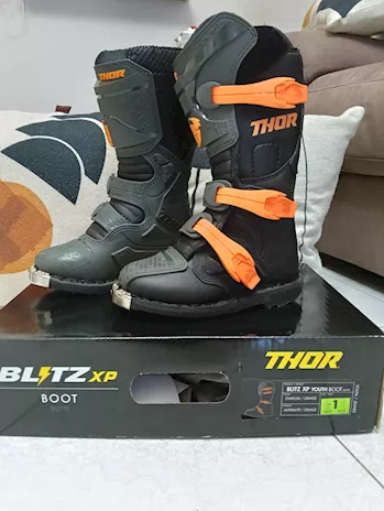 Scarpe da motocross Thor Blitz XP numero 32, nuovi