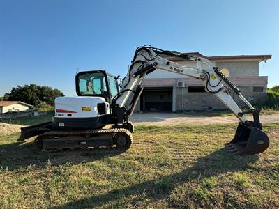 Escavatore Bob Cat e 85 anno 2016