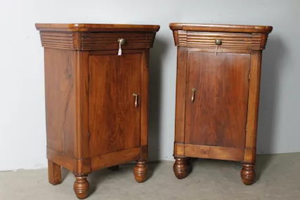 Antica coppia di comodini noce 1820 Milano. Carlo X.
