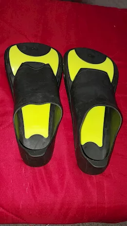 Pinne nuoto nero giallo
