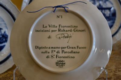Gruppo di sette piatti da collezione di Richard Ginori