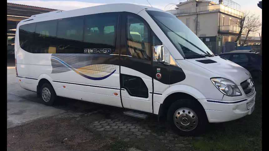 Minibus anno 2007 Marca Mercedes Km 300000 Euro 4, cambio automatico