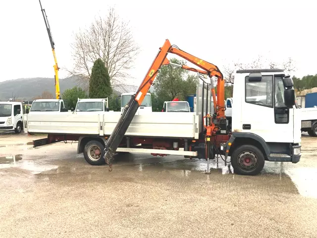 Foto 10Camion Iveco Eurocargo 75e15 cassone fisso e gru, marca stern