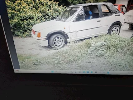 Peogeut anni 1990. Un cabrio .