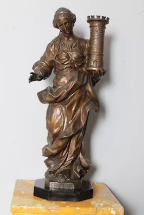 Antica grande scultura in bronzo raffigurante Santa Barbara