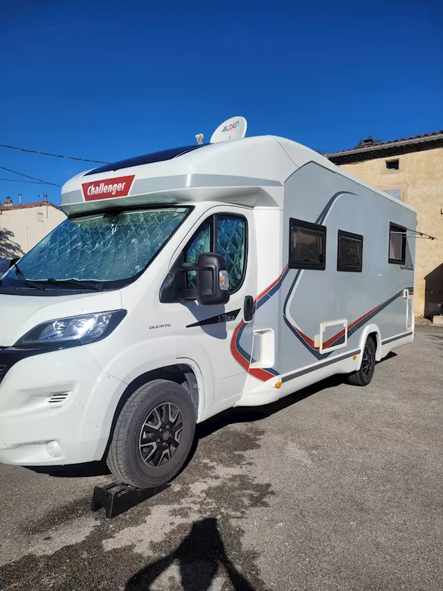 Camper Challenger Graphite Edition 378 XLB 8 CV Anno 2017, modello da