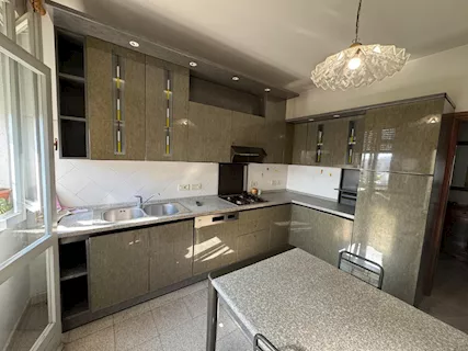 Cucina Berloni con tavolo e N. 4 sedie