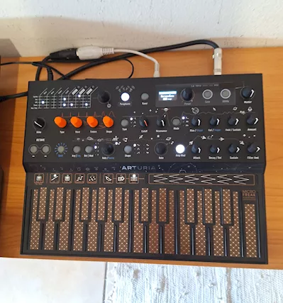 Microfreak Synthesizer Arturturia Digitale Stellar