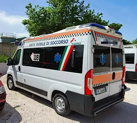 Ambulanza Fiat Ducato, cambio manuale, ottime condizioni - Foto 3