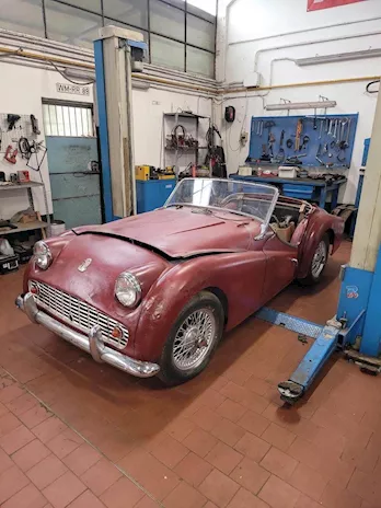 Triumph TR 3 a anno 60 da restauro