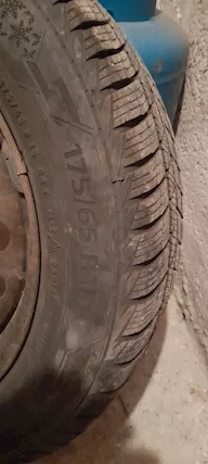 Gomme invernali 175/65 R15 e cerchi per Punto Evo, prezzo trattabile - Foto 2