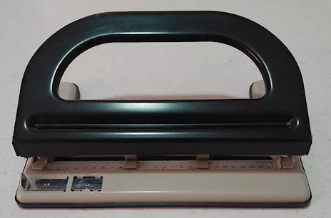 Perforatore fogli carta a 4 fori regolabili
