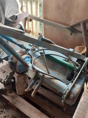 Fresa per trattore, con spostamento idraulico.