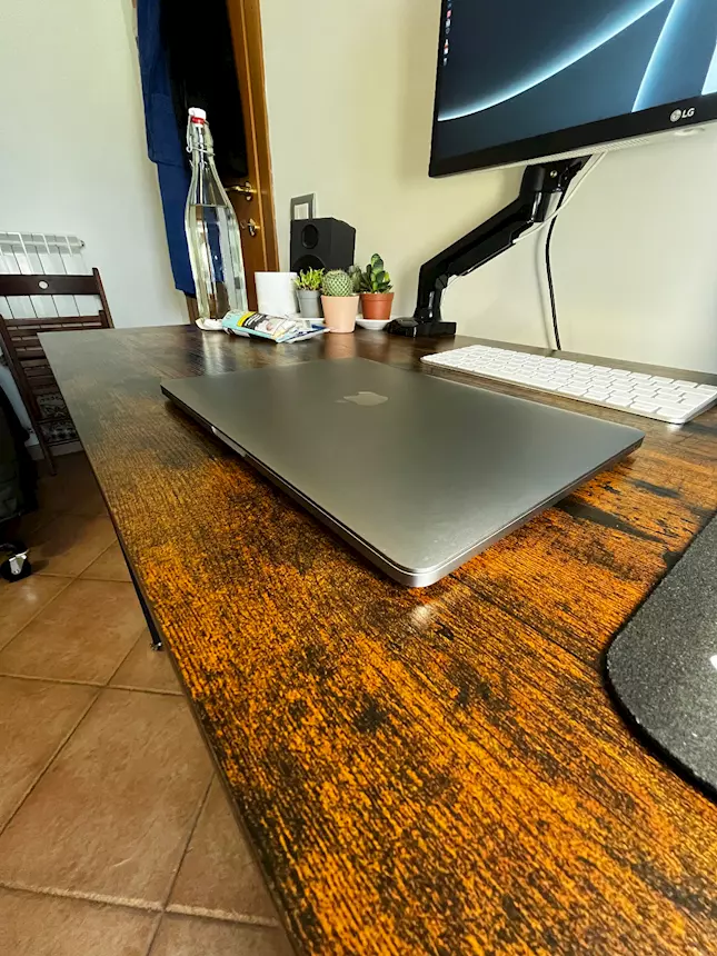 Foto 8MacBook Pro 13,3 2019, 2xThunderbolt 3, Touch Bar Apple