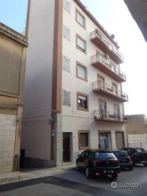 CASTELVETRANO appartamento 6 vani via Scinà